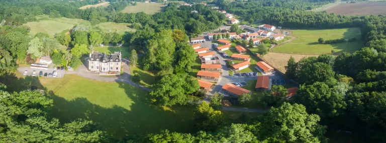 Hébergement de grande capacité à Nantes au Château de la Plinguetière.